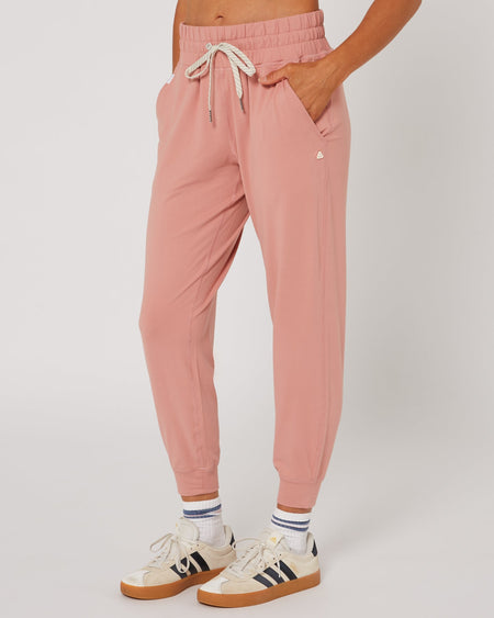 Follow Serena Jogger - Pastel Pink, lifestyle
