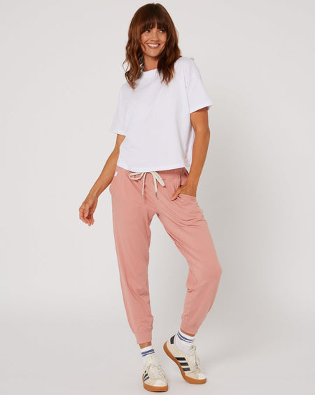 Follow Serena Jogger - Pastel Pink, on water